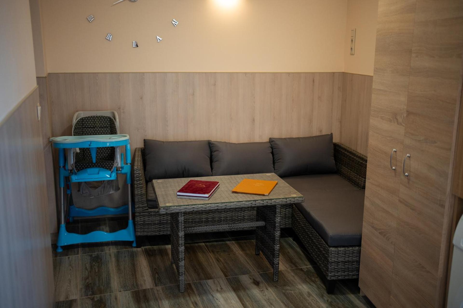 Holiday Apartmanhaz 久洛 外观 照片