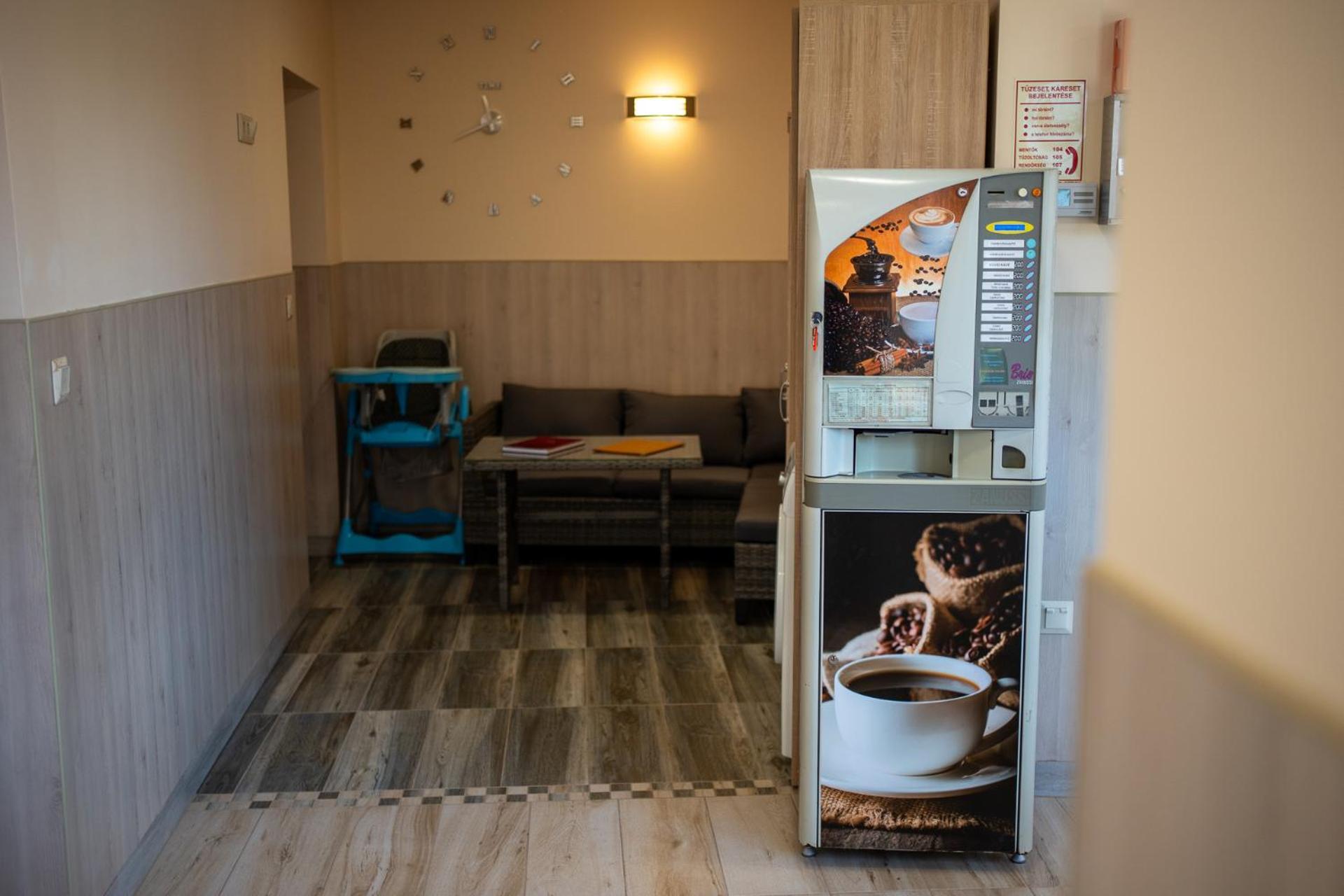 Holiday Apartmanhaz 久洛 外观 照片