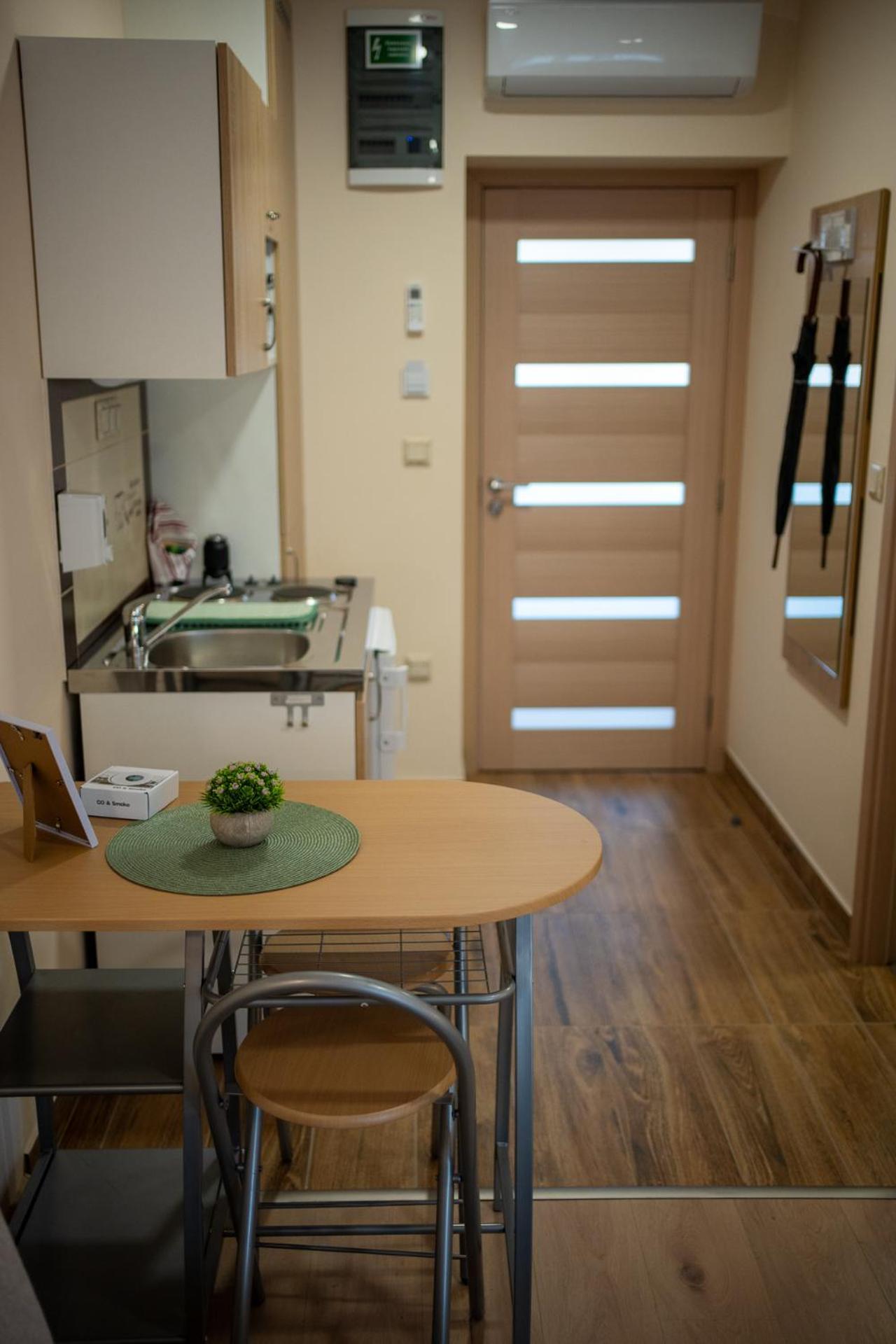 Holiday Apartmanhaz 久洛 外观 照片