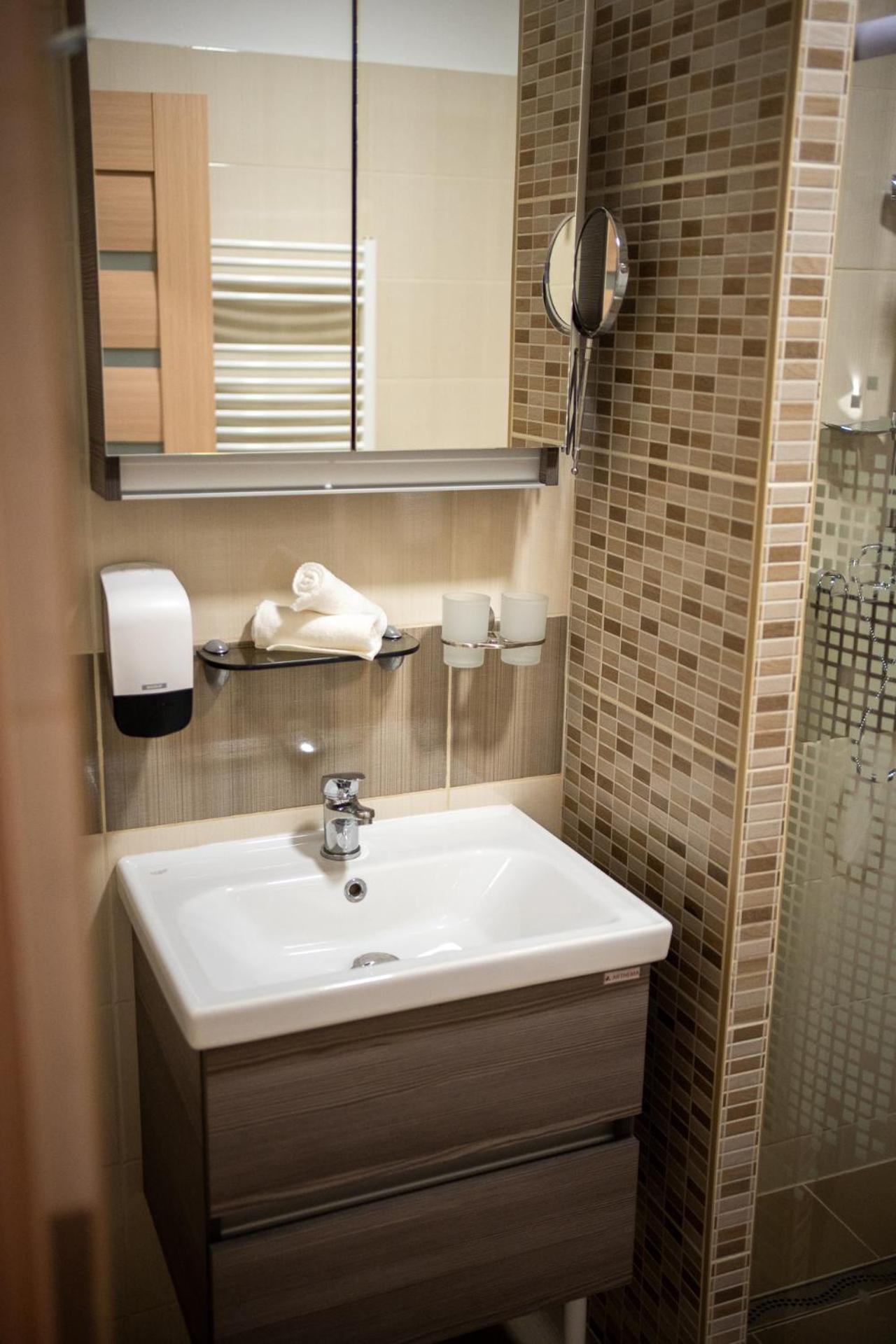 Holiday Apartmanhaz 久洛 外观 照片